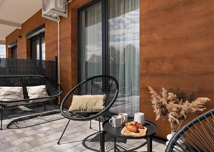 Artis Apartments By Housine